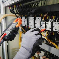 Best-Rated-Commercial-Electrician-in-Houma-LA-Providing-Top-Quality-Circuit-Breaker-Repairs 0